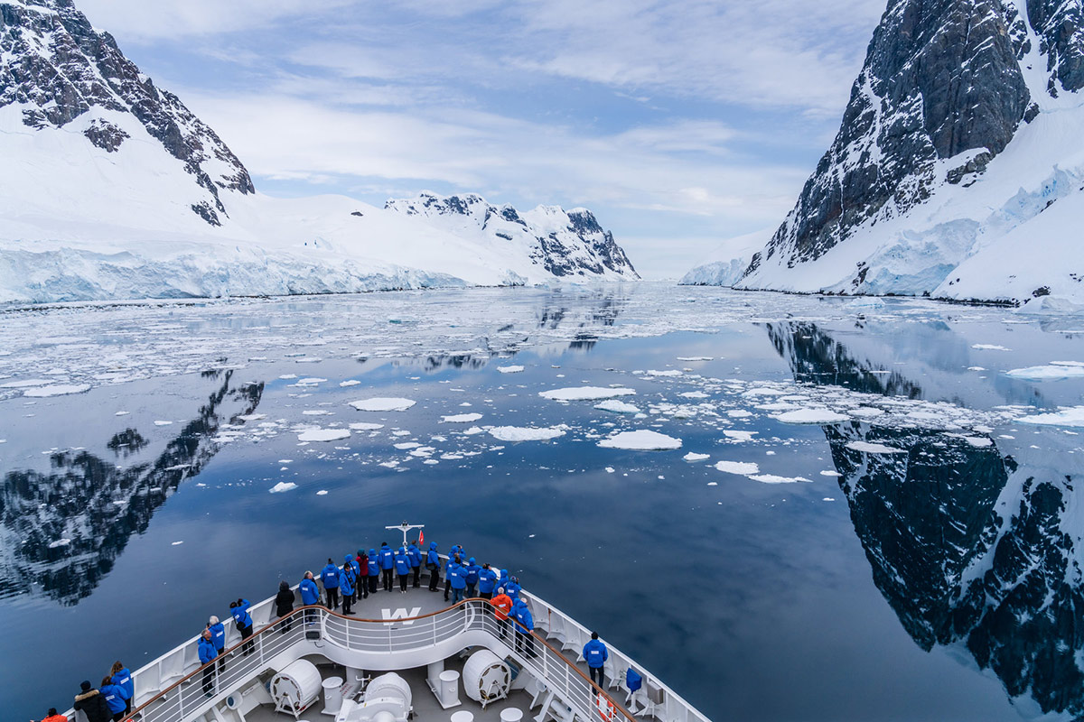 Antarctica-Dest-4 https://www.explorejourneys.com/wp-content/uploads/2022/08/Antarctica-Dest-4.jpeg
